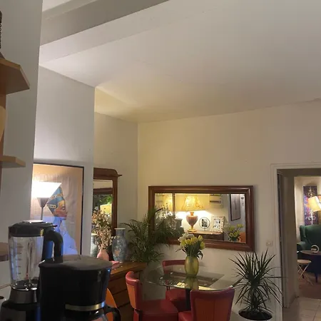10e Arrondissement Apartment *